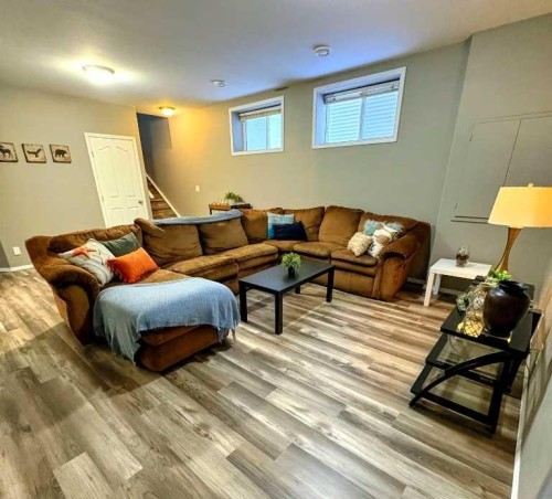 8 Horne Close, Sylvan Lake, AB 