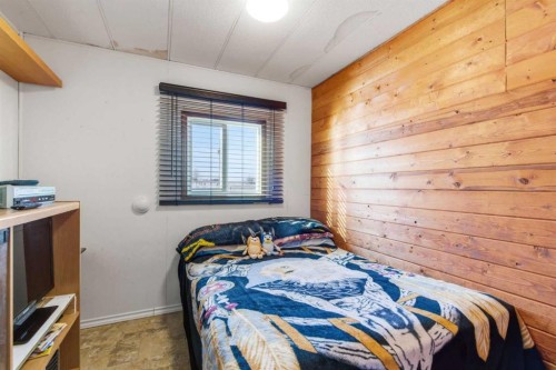 232003 Range Road 242, Namaka, AB - Indoor Photo Showing Bedroom