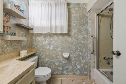 126 Springwood Drive Sw, Calgary, AB - Indoor Photo Showing Bathroom