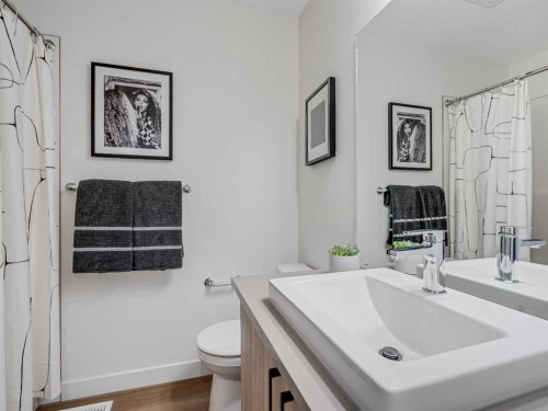 2221 81St Street Sw, Calgary, AB - Indoor Photo Showing Bathroom