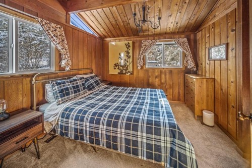 126 Elk Street, Harvie Heights, AB - Indoor Photo Showing Bedroom