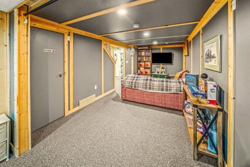 126 Elk Street, Harvie Heights, AB - Indoor Photo Showing Other Room