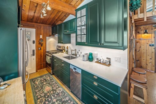 126 Elk Street, Harvie Heights, AB - Indoor Photo Showing Kitchen