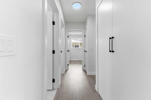 1412 19 Street Ne, Calgary, AB - Indoor Photo Showing Other Room