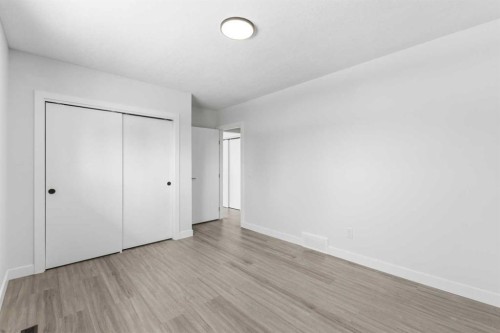 1412 19 Street Ne, Calgary, AB - Indoor Photo Showing Other Room
