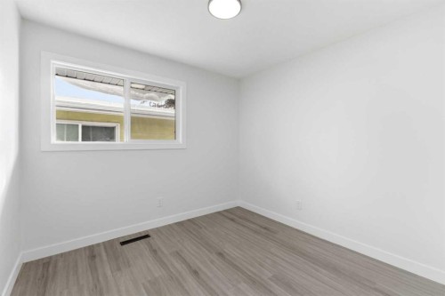 1412 19 Street Ne, Calgary, AB - Indoor Photo Showing Other Room