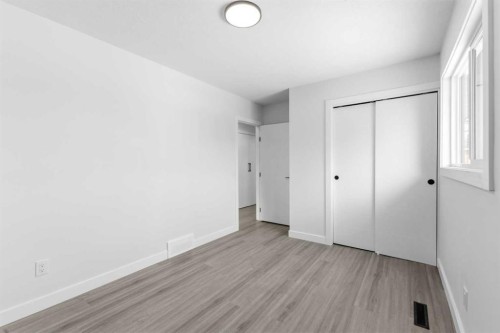1412 19 Street Ne, Calgary, AB - Indoor Photo Showing Other Room