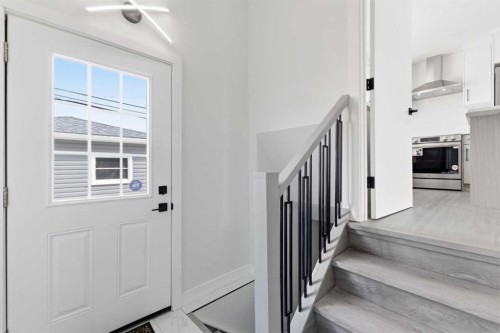 1412 19 Street Ne, Calgary, AB - Indoor Photo Showing Other Room