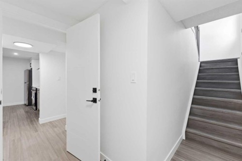 1412 19 Street Ne, Calgary, AB - Indoor Photo Showing Other Room