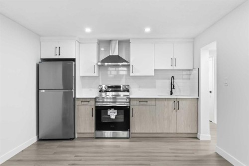 1412 19 Street Ne, Calgary, AB - Indoor Photo Showing Kitchen