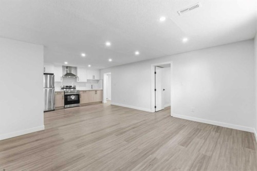 1412 19 Street Ne, Calgary, AB - Indoor