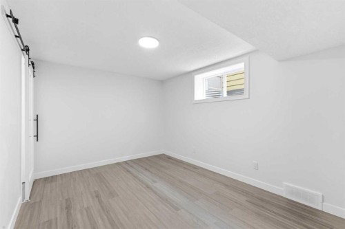 1412 19 Street Ne, Calgary, AB - Indoor Photo Showing Other Room