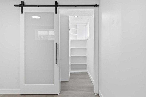 1412 19 Street Ne, Calgary, AB - Indoor Photo Showing Other Room