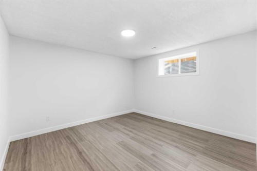 1412 19 Street Ne, Calgary, AB - Indoor Photo Showing Other Room