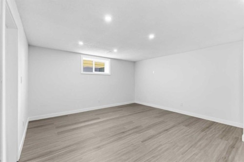 1412 19 Street Ne, Calgary, AB - Indoor Photo Showing Other Room