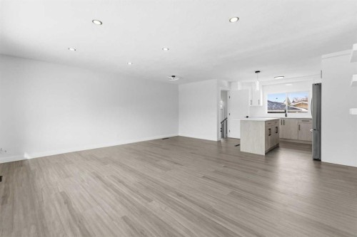 1412 19 Street Ne, Calgary, AB - Indoor