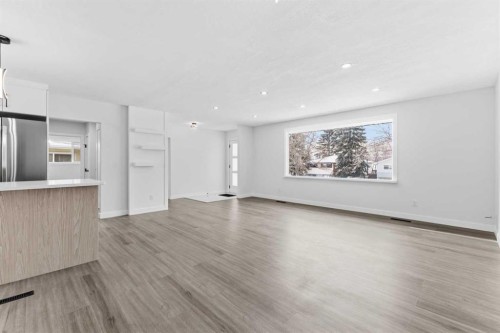 1412 19 Street Ne, Calgary, AB - Indoor Photo Showing Other Room