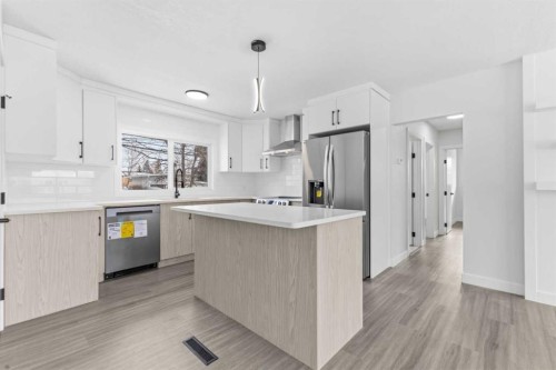 1412 19 Street Ne, Calgary, AB - Indoor Photo Showing Kitchen With Upgraded Kitchen