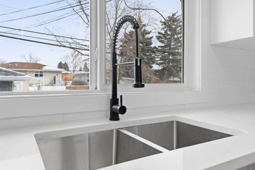 1412 19 Street Ne, Calgary, AB - Indoor Photo Showing Kitchen With Double Sink