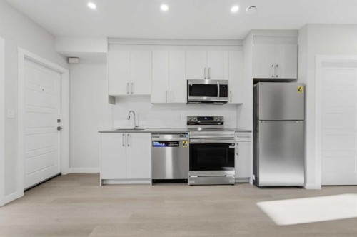 8 Heartwood Lane Se, Calgary, AB - Indoor Photo Showing Kitchen