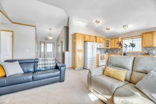 133 Parklane Drive, Strathmore, AB - Indoor Photo Showing Living Room