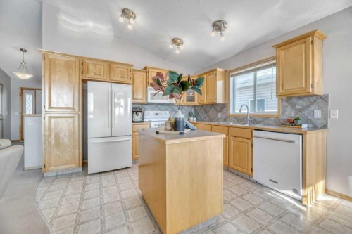 133 Parklane Drive, Strathmore, AB - Indoor Photo Showing Kitchen