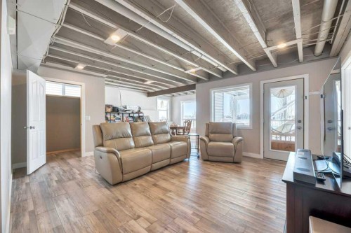 133 Parklane Drive, Strathmore, AB - Indoor Photo Showing Living Room