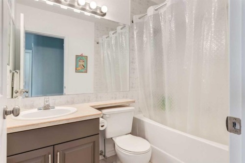 310-2134 Kensington Road Nw, Calgary, AB - Indoor Photo Showing Bathroom
