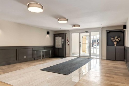 310-2134 Kensington Road Nw, Calgary, AB - Indoor Photo Showing Other Room
