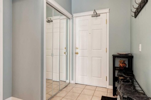 310-2134 Kensington Road Nw, Calgary, AB - Indoor Photo Showing Other Room