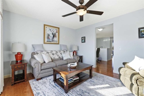 238 Sunset View, Cochrane, AB - Indoor Photo Showing Living Room