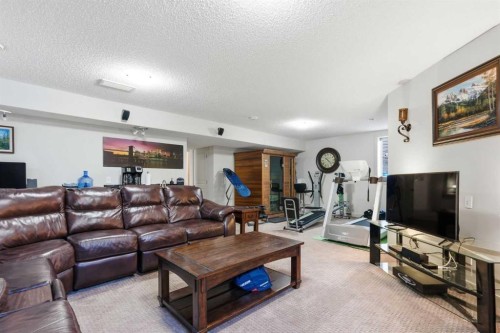 238 Sunset View, Cochrane, AB - Indoor Photo Showing Living Room