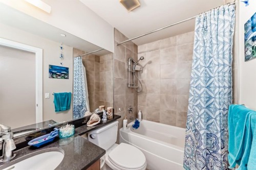 107-1005A Westmount Drive, Strathmore, AB - Indoor Photo Showing Bathroom