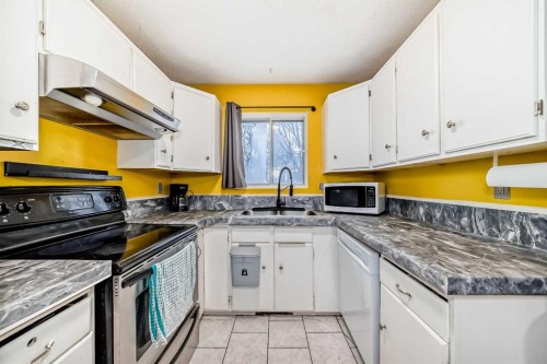 644 Spring Haven Court Se, Airdrie, AB - Indoor Photo Showing Kitchen With Double Sink