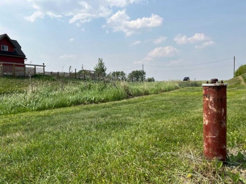 421 Railway, Cheadle, AB 