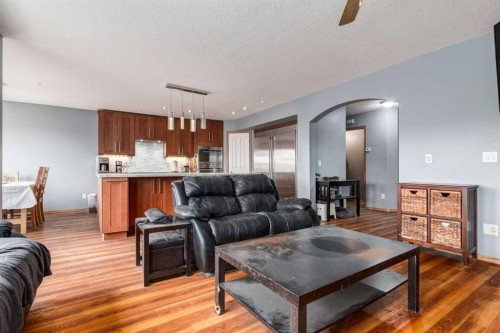 191 Panamount Heights Nw, Calgary, AB - Indoor Photo Showing Living Room