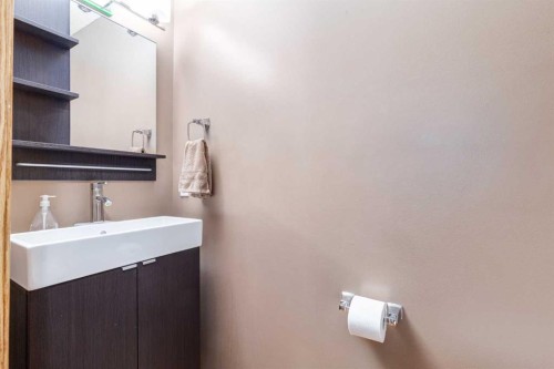 191 Panamount Heights Nw, Calgary, AB - Indoor Photo Showing Bathroom