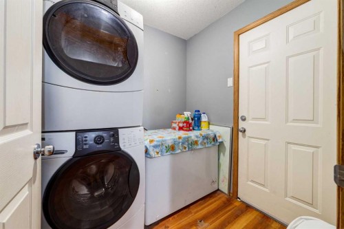 191 Panamount Heights Nw, Calgary, AB - Indoor Photo Showing Laundry Room
