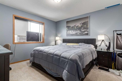 191 Panamount Heights Nw, Calgary, AB - Indoor Photo Showing Bedroom