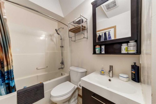 191 Panamount Heights Nw, Calgary, AB - Indoor Photo Showing Bathroom