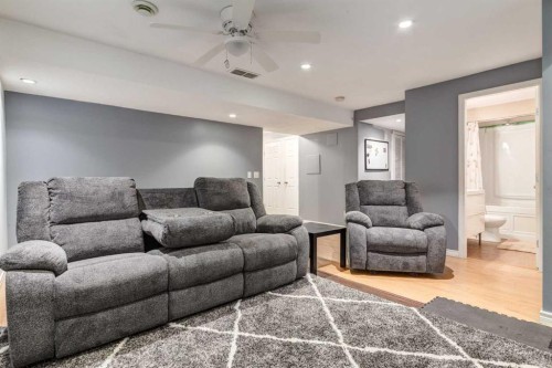 191 Panamount Heights Nw, Calgary, AB - Indoor Photo Showing Living Room