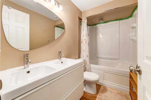 191 Panamount Heights Nw, Calgary, AB - Indoor Photo Showing Bathroom