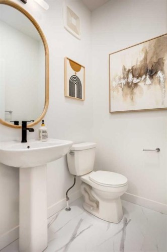 132 Heartwood Lane Se, Calgary, AB - Indoor Photo Showing Bathroom