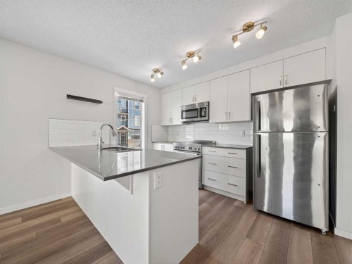 302 Cranbrook Square Se, Calgary, AB 