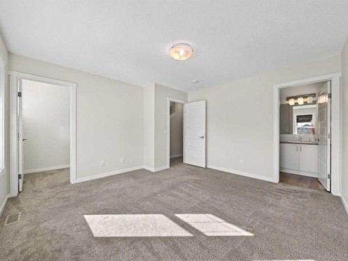 302 Cranbrook Square Se, Calgary, AB 