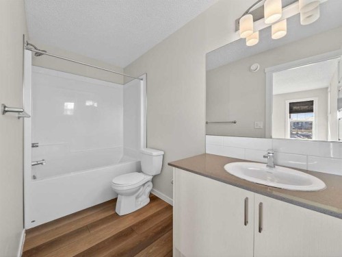 302 Cranbrook Square Se, Calgary, AB 