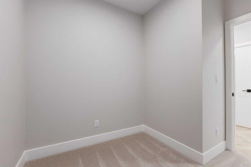 516-330 Dieppe Drive Sw, Calgary, AB - Indoor Photo Showing Other Room