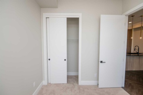 607-330 Dieppe Drive Sw, Calgary, AB - Indoor Photo Showing Other Room