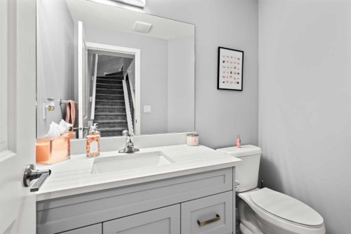3304 2 Street Ne, Calgary, AB - Indoor Photo Showing Bathroom