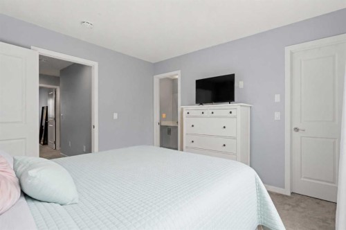 3304 2 Street Ne, Calgary, AB - Indoor Photo Showing Bedroom